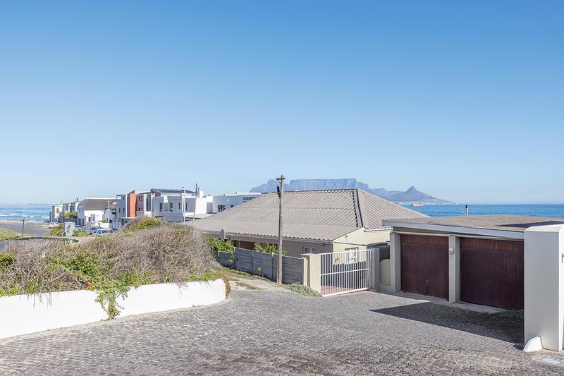 To Let 5 Bedroom Property for Rent in Bloubergstrand Western Cape